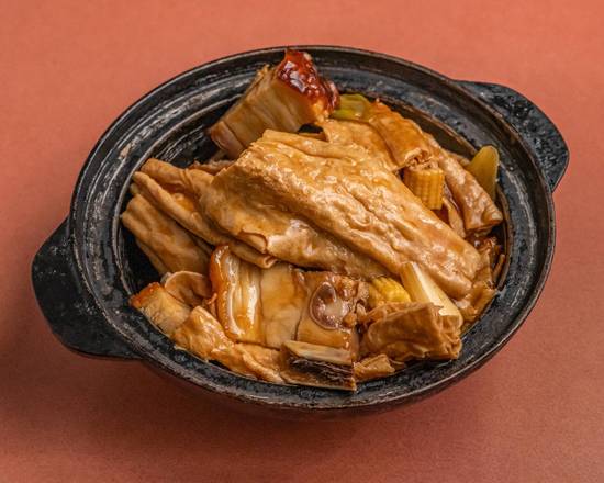 Roast Pork with Bean Curd Stick Hot Pot 支竹火腩煲